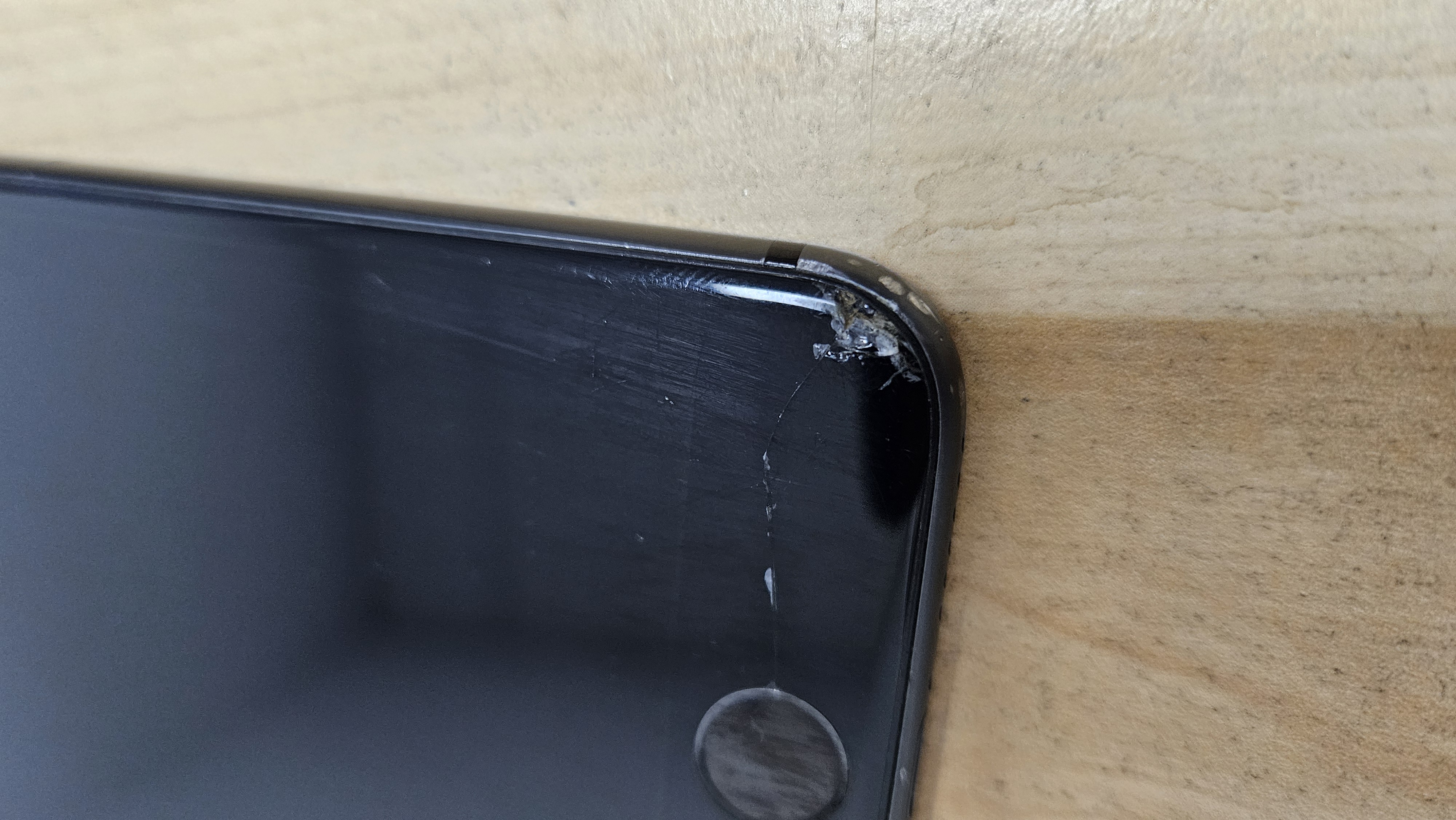 Apple iPhone 8 Smart Phone 8 Pin Used B 2GB Memory 4.7" 64GB