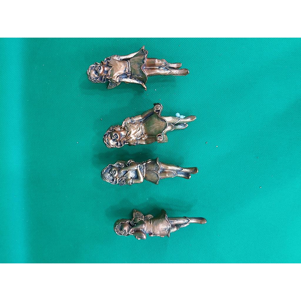 Kleenez Set Of 4 Tree Dolls