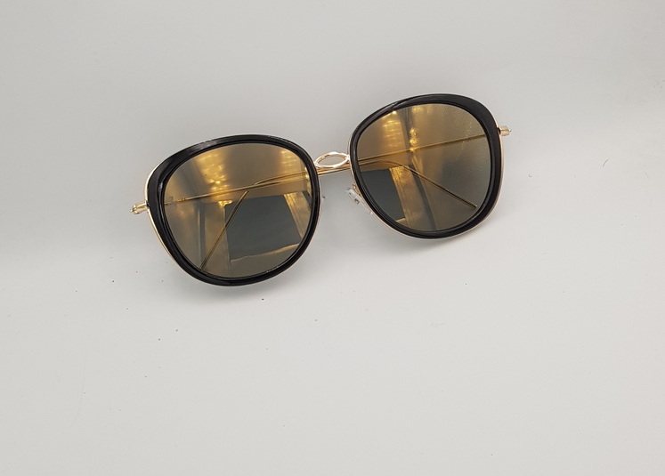 Lux Lenses UK SunGlasses Model GM110555 Gold Black Round Plastic Metal